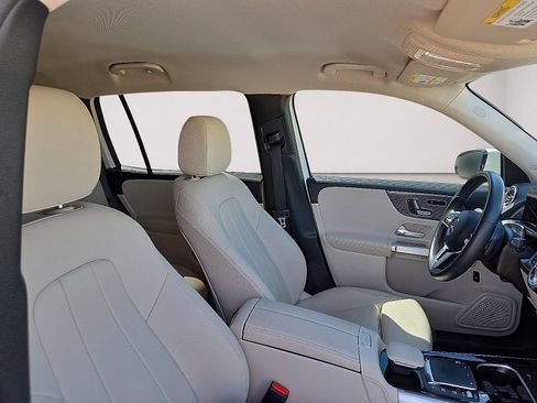 Used 2022 Mercedes-Benz GLB 250 4MATIC w/ Premium Package Lite image 13