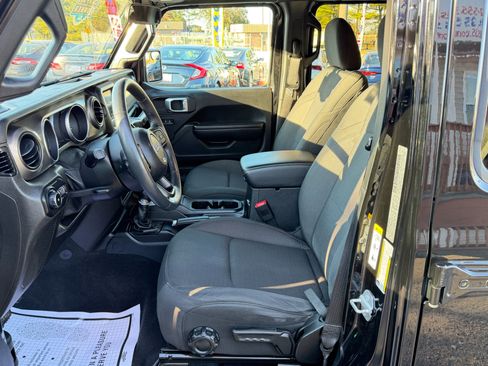 Used 2019 Jeep Wrangler Unlimited Sport S image 12