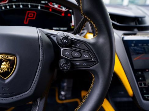 Used 2024 Lamborghini Revuelto AWD/4WD image 43