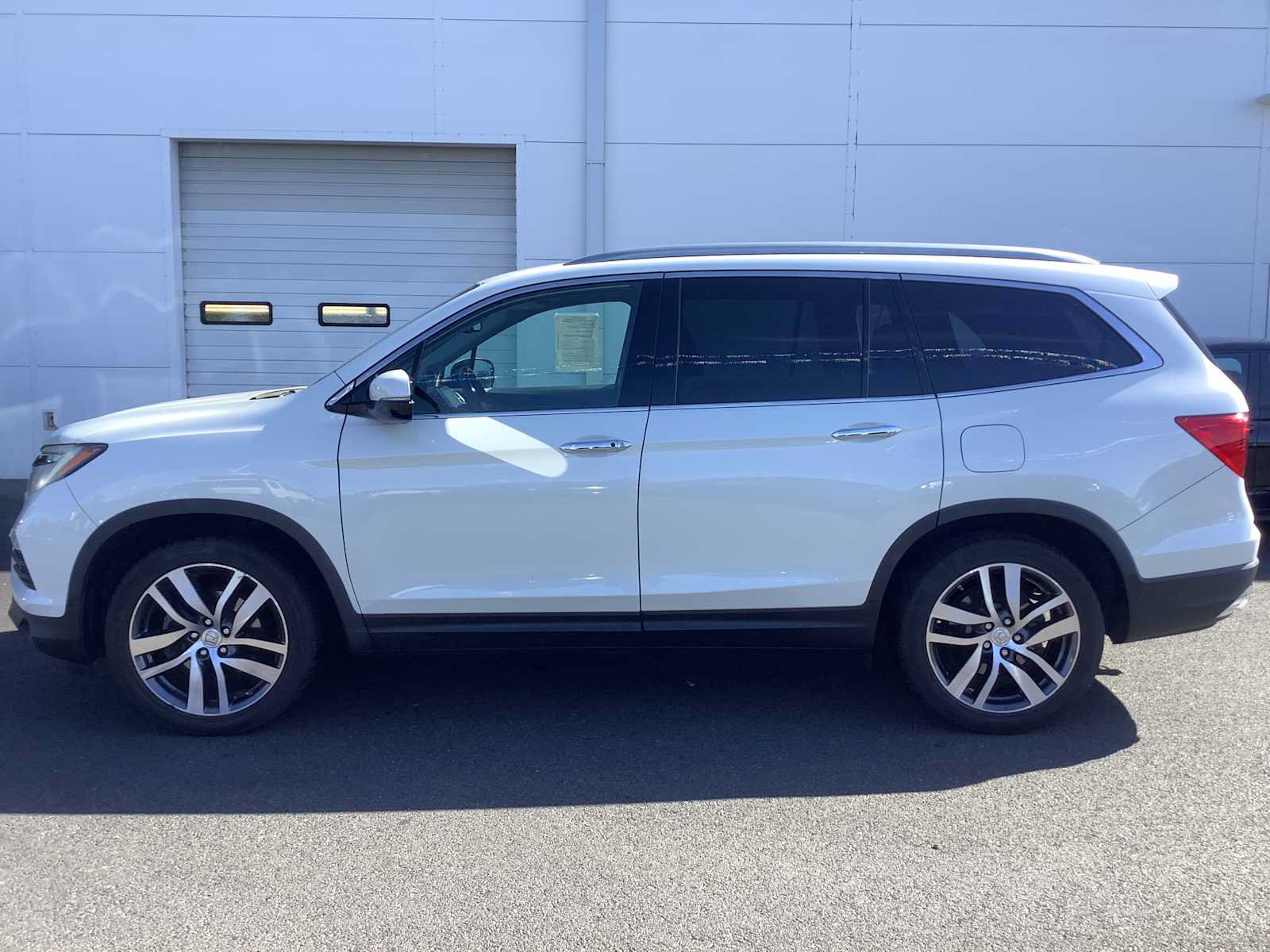 Used 2018 Honda Pilot Touring image 2