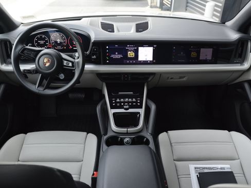 Certified 2026 Porsche Cayenne AWD/4WD image 12
