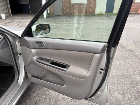 Used 2005 Toyota Camry FWD image 8
