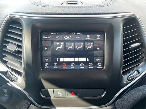 Used 2020 Jeep Cherokee Latitude Plus w/ Comfort/Convenience Group image 28