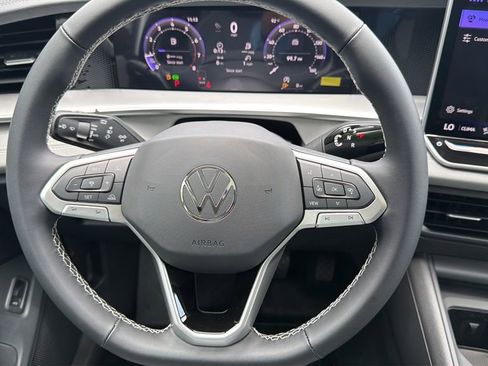 New 2026 Volkswagen Tiguan SE FWD image 12