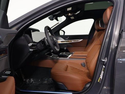 New 2026 BMW 750e xDrive w/ Executive Package image 5