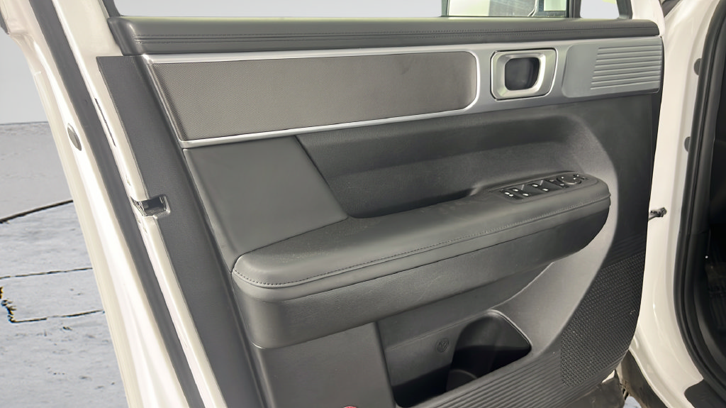 Used 2025 Hyundai Santa Fe SEL AWD/4WD image 15