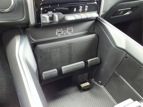 Used 2025 RAM 1500 Big Horn image 25