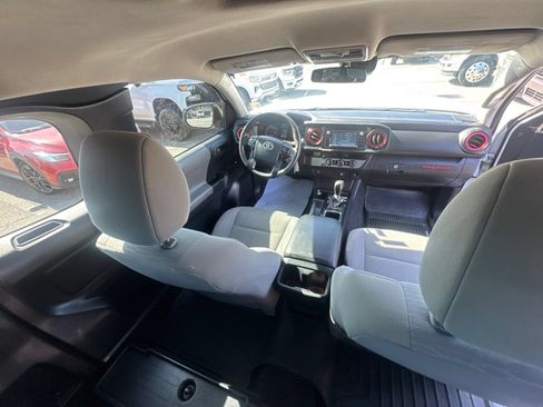 Used 2018 Toyota Tacoma SR RWD image 19