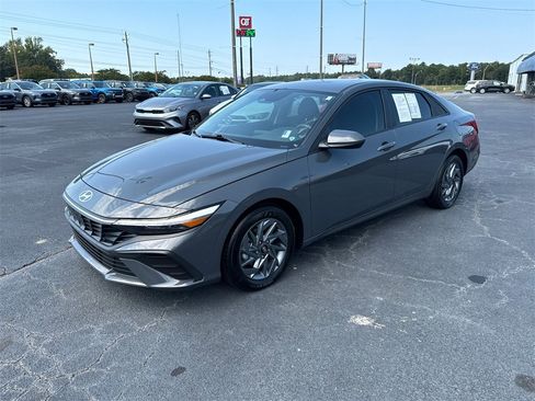 Used 2024 Hyundai Elantra SEL image 7