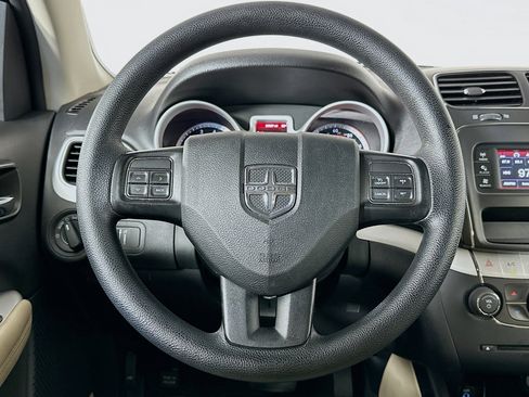 Used 2020 Dodge Journey SE image 17