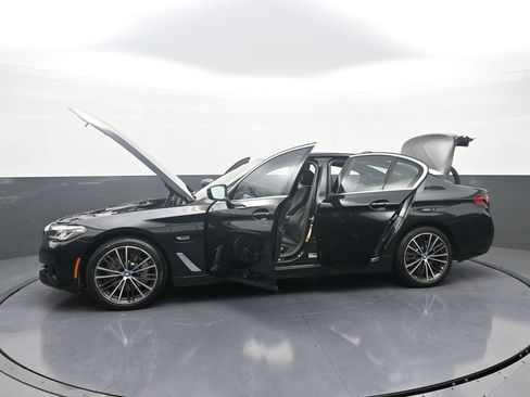 Used 2023 BMW 530e xDrive w/ Executive Package image 41