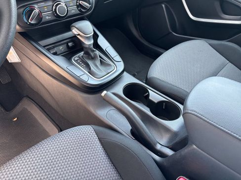 Used 2025 Kia Soul LX w/ LX Technology Package FWD image 39