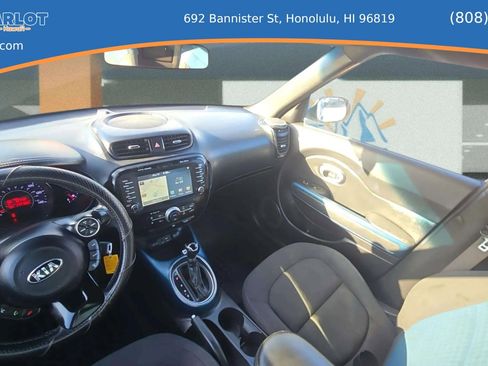 Used 2015 Kia Soul + w/ Audio Package FWD image 10