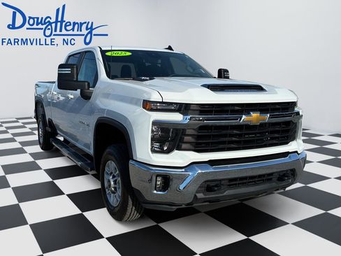 Used 2025 Chevrolet Silverado 2500 LT w/ Convenience Package AWD/4WD image 7