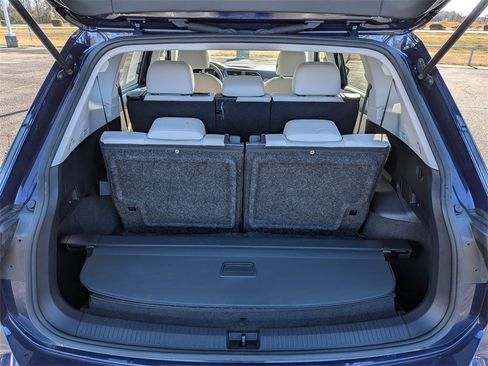Used 2023 Volkswagen Tiguan SE image 11