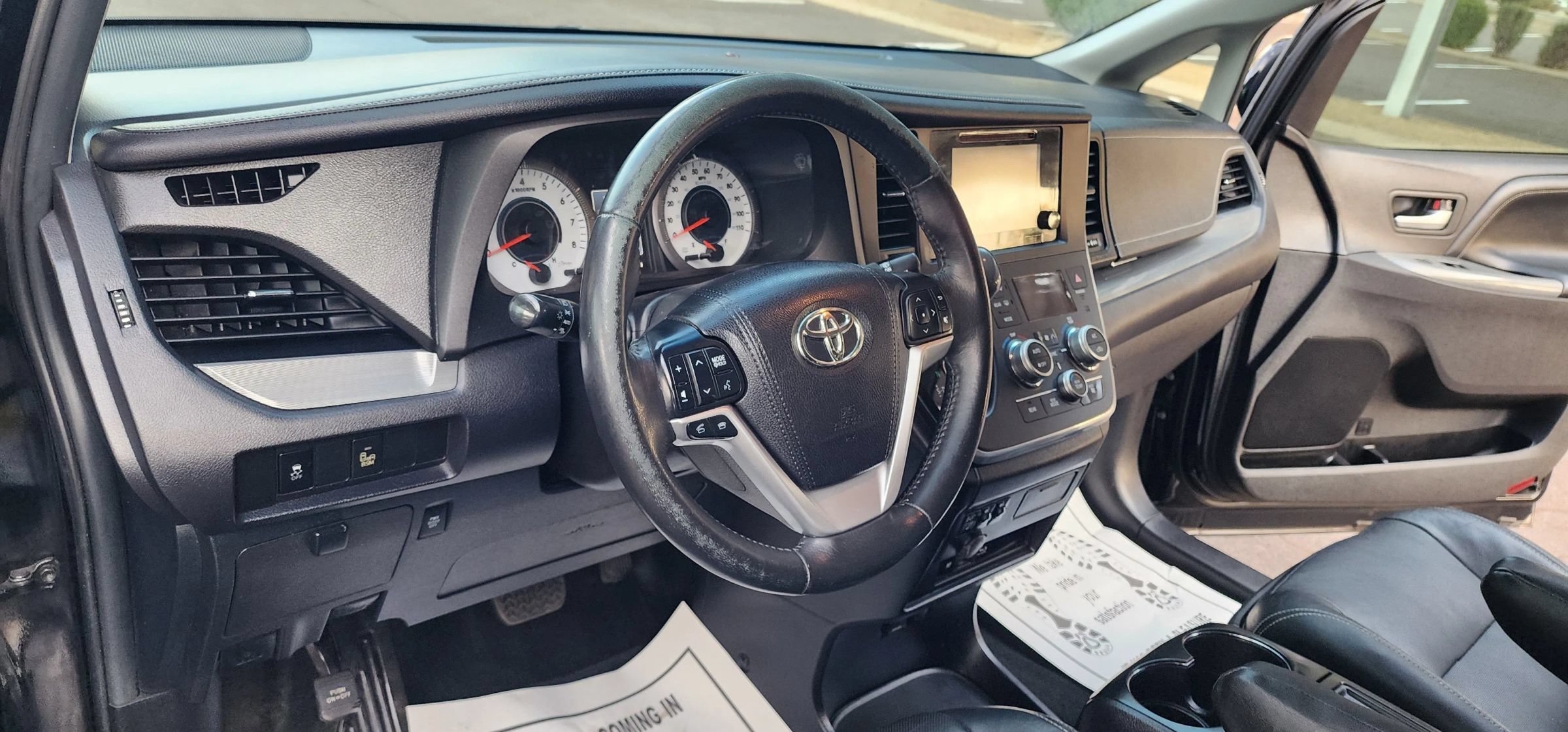 Used 2016 Toyota Sienna SE Premium FWD image 13