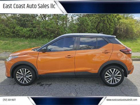 Used 2022 Nissan Kicks SV image 1