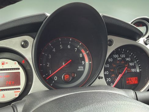 Used 2010 Nissan 370Z Touring RWD image 32