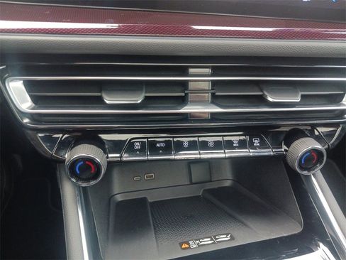 Used 2025 Chevrolet Traverse Z71 w/ Driver Confidence Package image 24