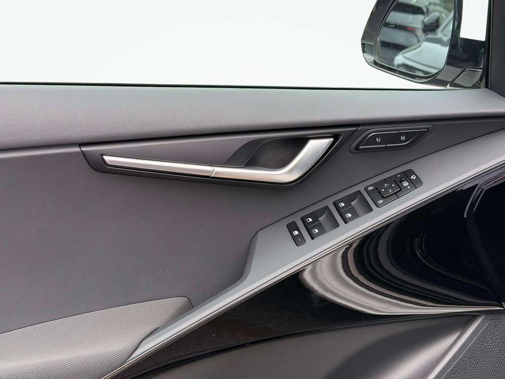 Certified 2025 Kia Niro Wave w/ Wave Preserve Package FWD image 15