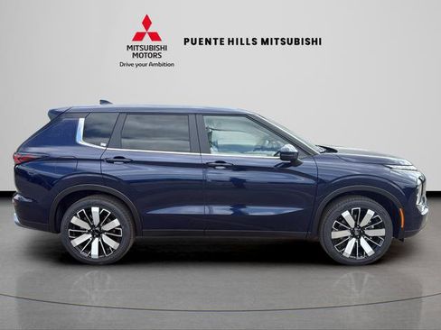 New 2026 Mitsubishi Outlander SE image 4