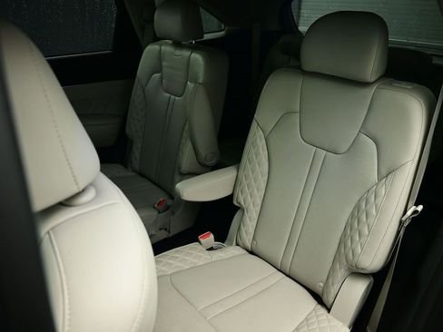 Certified 2023 Kia Sorento SX image 25