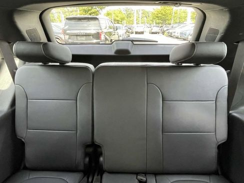 Used 2023 Chevrolet Traverse LT AWD/4WD image 12