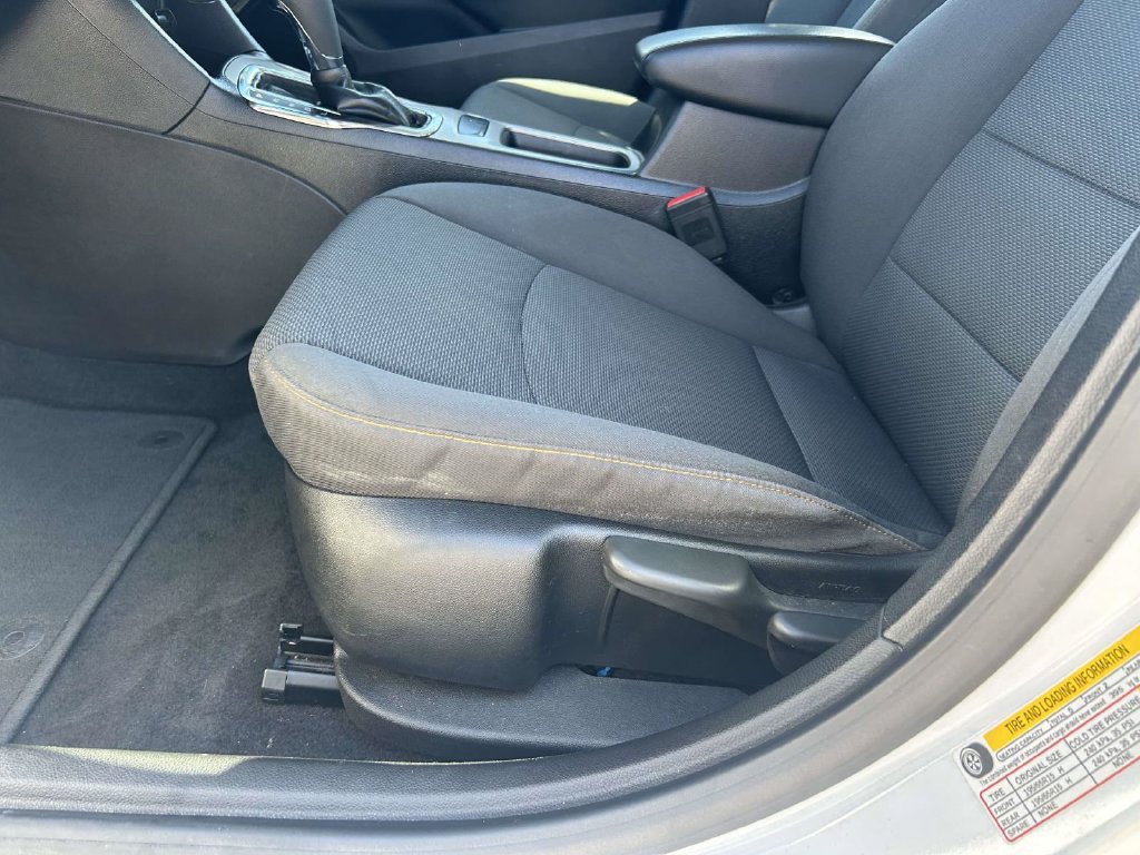Used 2018 Chevrolet Cruze LS FWD image 17