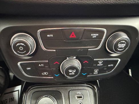 Used 2018 Jeep Compass Limited AWD/4WD image 23