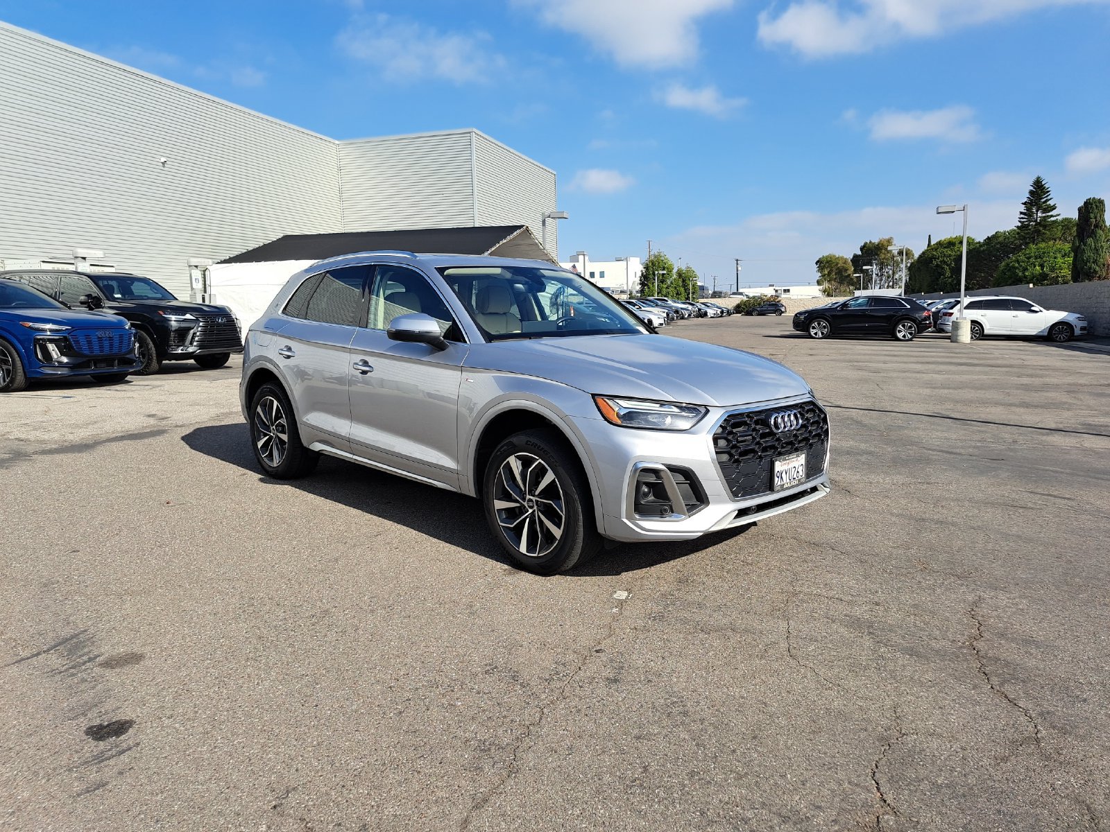 Used 2023 Audi Q5 2.0T Premium Plus w/ Premium Plus Package AWD/4WD image 3