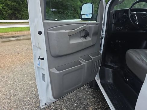 Used 2019 Chevrolet Express 3500 Extended w/ Driver Convenience Package RWD image 24