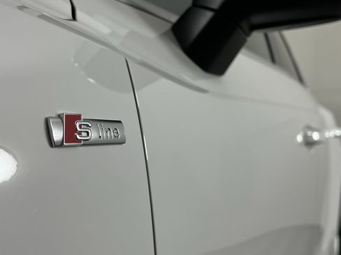 Used 2025 Audi Q3 2.0T Premium w/ Convenience Package image 5