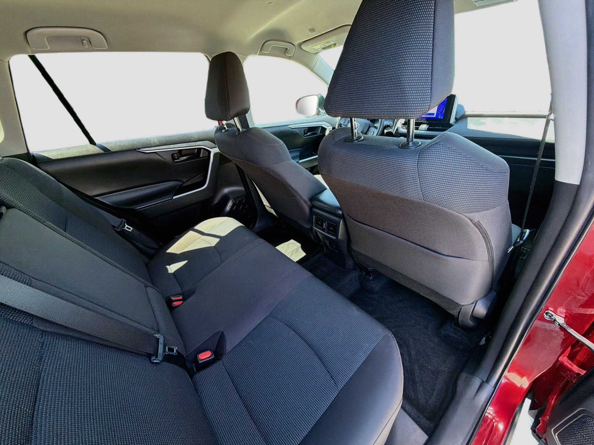 Used 2023 Toyota RAV4 LE AWD/4WD image 29