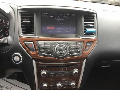 Used 2018 Nissan Pathfinder Platinum AWD/4WD image 17