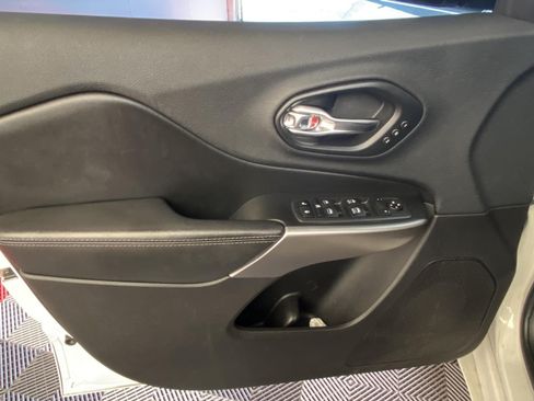 Used 2019 Jeep Cherokee High Altitude FWD image 20