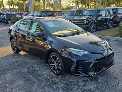 Used 2018 Toyota Corolla SE image 2