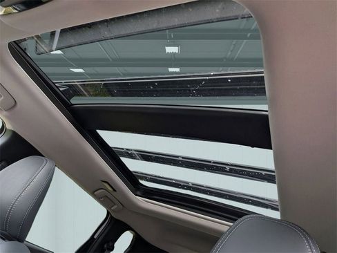 New 2025 Mitsubishi Outlander SE image 15