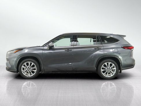 Used 2023 Toyota Highlander Limited AWD/4WD image 2