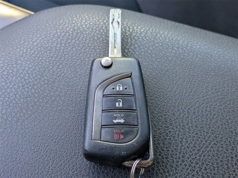 Used 2022 Toyota Camry LE image 31