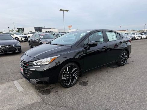 New 2025 Nissan Versa SR w/ Trunk Package image 3