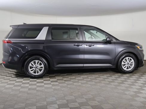 Used 2022 Kia Carnival LX FWD image 18