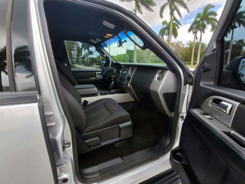 Used 2017 Ford Expedition XLT image 36