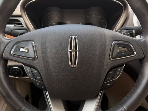 Used 2017 Lincoln MKC Select w/ Select Plus Package FWD image 11
