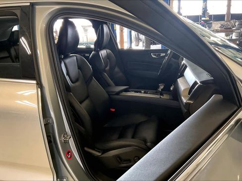 Used 2018 Volvo XC60 T5 Inscription w/ Convenience Package image 8