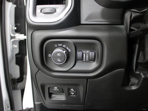 Used 2023 RAM 1500 Laramie AWD/4WD image 9