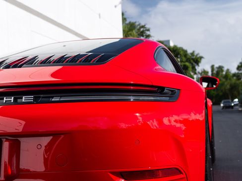 Used 2025 Porsche 911 Carrera RWD image 19
