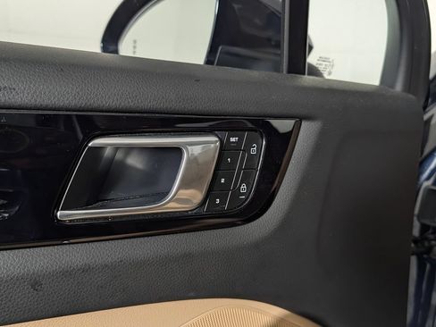 Certified 2023 Porsche Cayenne AWD/4WD image 24