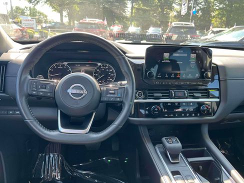 Used 2024 Nissan Pathfinder SL AWD/4WD image 28
