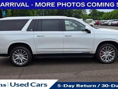 Used 2022 Cadillac Escalade ESV Premium Luxury AWD/4WD image 13