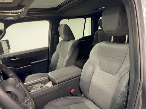 Used 2024 Lexus GX 550 w/ Cold Area Package AWD/4WD image 5